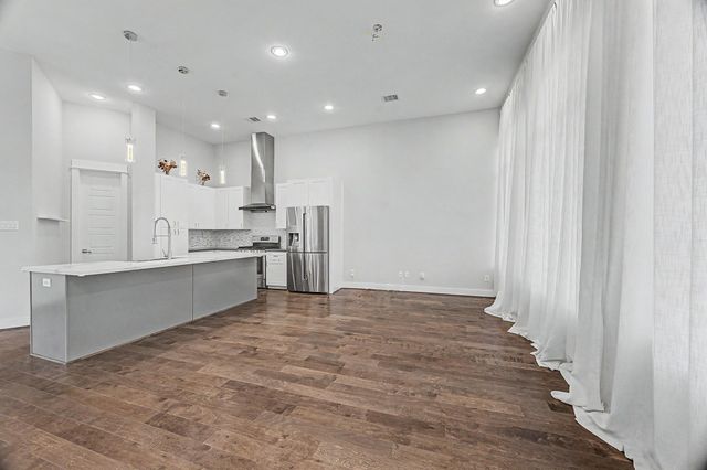 1226 W 26th Street, Houston, TX 77008