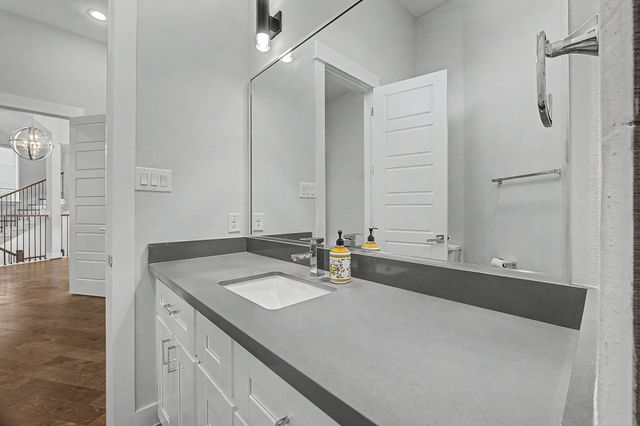 1226 W 26th Street, Houston, TX 77008