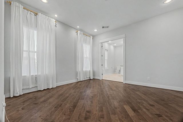 1226 W 26th Street, Houston, TX 77008