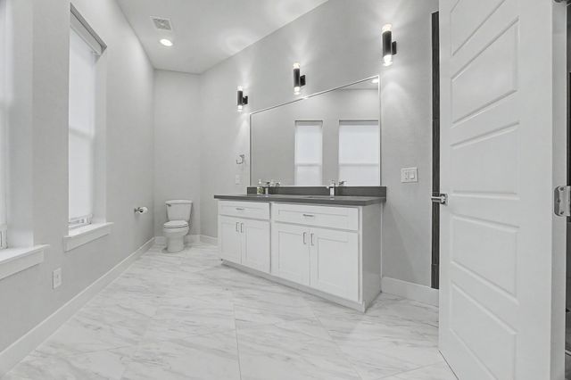 1226 W 26th Street, Houston, TX 77008