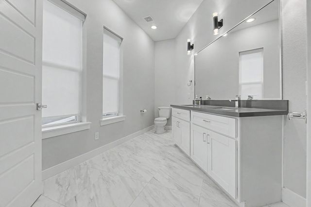 1226 W 26th Street, Houston, TX 77008