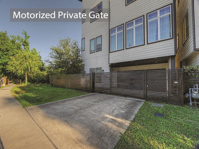 1226 W 26th Street, Houston, TX 77008