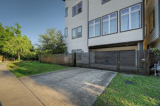 1226 W 26th Street, Houston, TX 77008