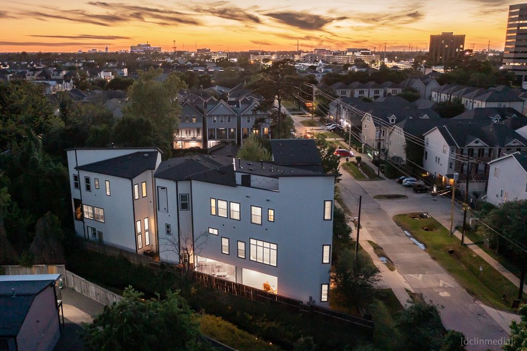 1226 W 26th Street, Houston, TX 77008