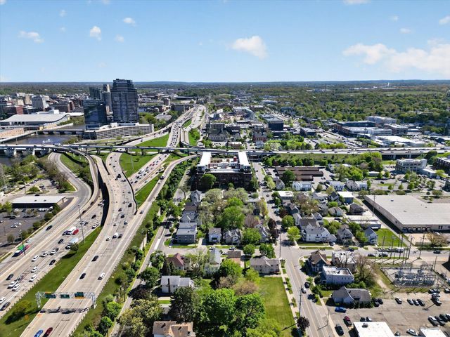600 Broadway Avenue Nw 211, City Of Grand Rapids, MI 49504