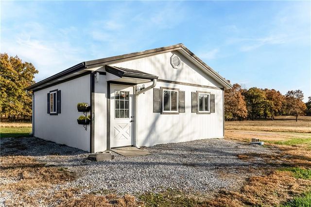 37907 E State Route B Highway, Creighton, MO 64739