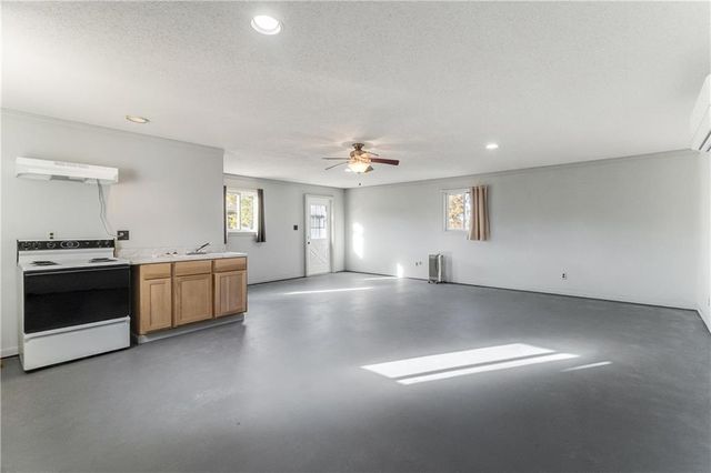 37907 E State Route B Highway, Creighton, MO 64739