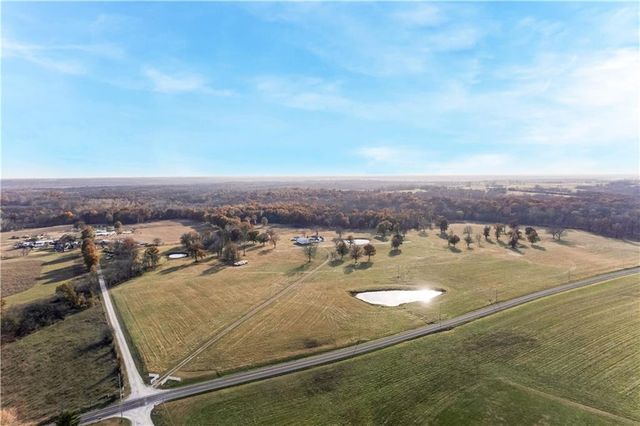 37907 E State Route B Highway, Creighton, MO 64739