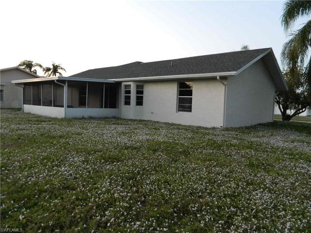 19378 Coraltree CT, Lehigh Acres, FL 33936