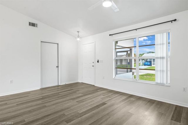 19378 Coraltree CT, Lehigh Acres, FL 33936