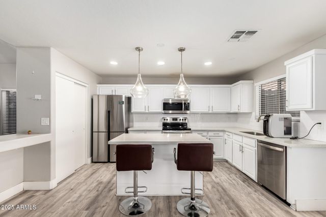 8836 W SALTER Drive, Peoria, AZ 85382