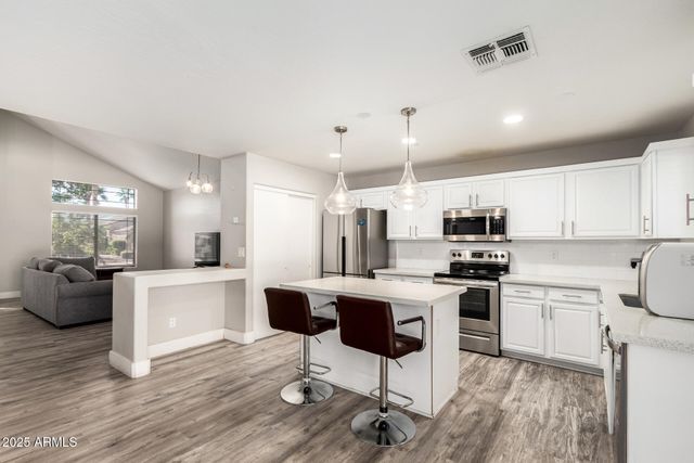 8836 W SALTER Drive, Peoria, AZ 85382