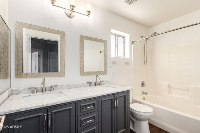 8836 W SALTER Drive, Peoria, AZ 85382