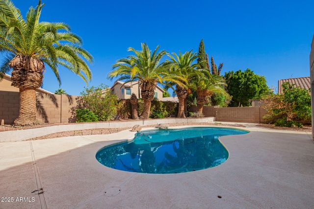 8836 W SALTER Drive, Peoria, AZ 85382