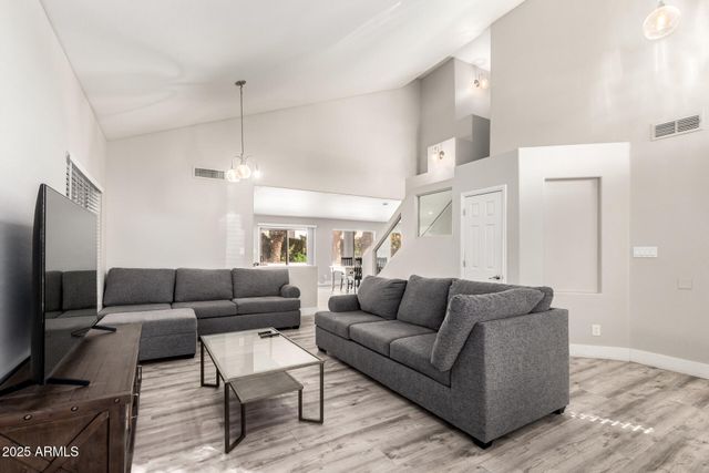 8836 W SALTER Drive, Peoria, AZ 85382