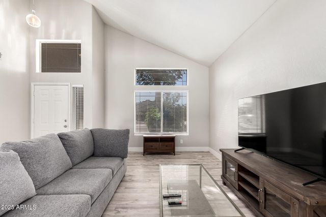 8836 W SALTER Drive, Peoria, AZ 85382