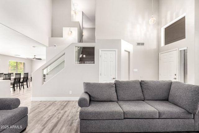 8836 W SALTER Drive, Peoria, AZ 85382