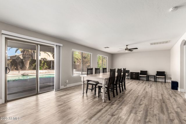 8836 W SALTER Drive, Peoria, AZ 85382