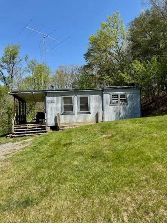 1142 Davis LN, Vinton, VA 24179