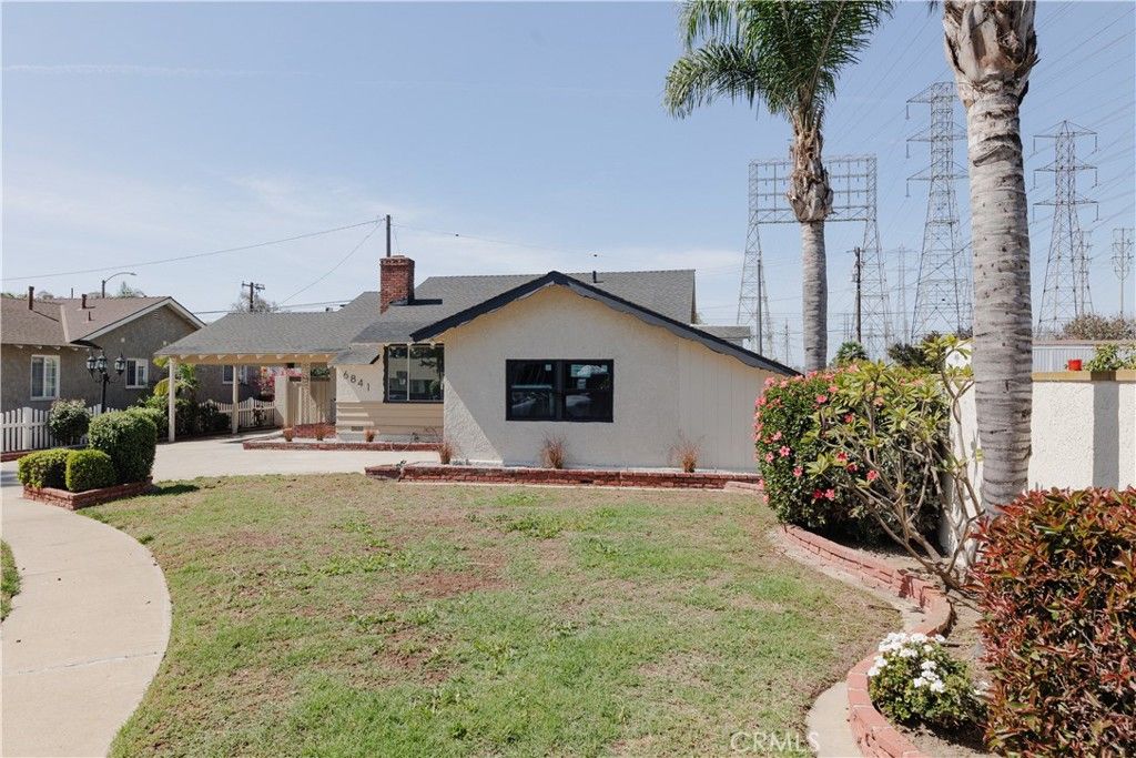 Image 6 of property listing at 6841 Millmark, Long Beach, CA 90805
