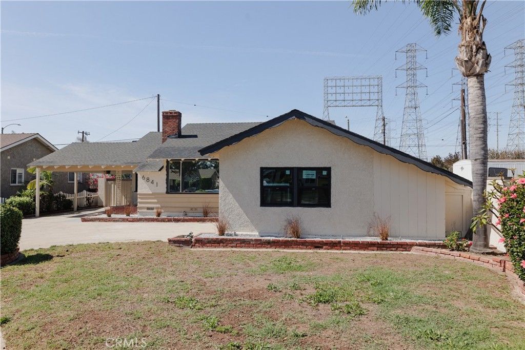 Image 7 of property listing at 6841 Millmark, Long Beach, CA 90805