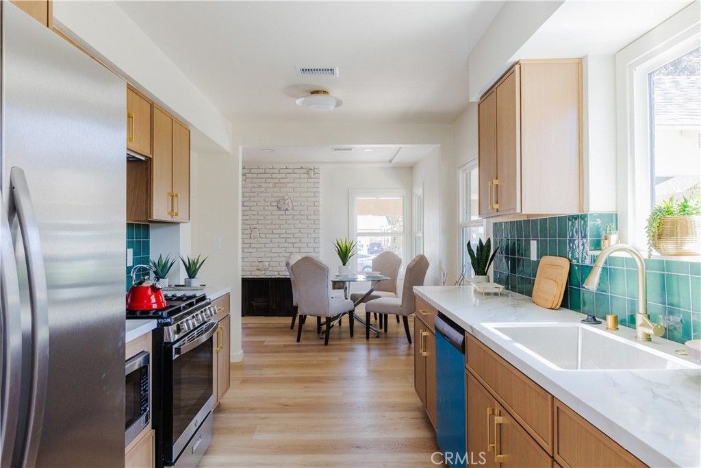 Image 9 of property listing at 6841 Millmark, Long Beach, CA 90805