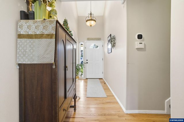 2033 West Park Ct NW, Salem, OR 97304