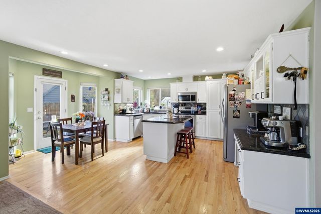 2033 West Park Ct NW, Salem, OR 97304