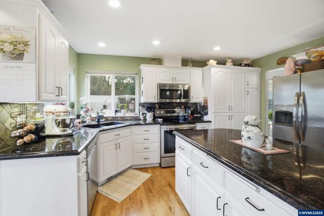 2033 West Park Ct NW, Salem, OR 97304