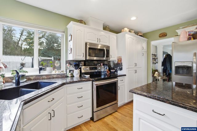 2033 West Park Ct NW, Salem, OR 97304