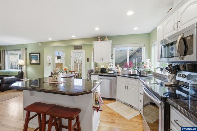 2033 West Park Ct NW, Salem, OR 97304