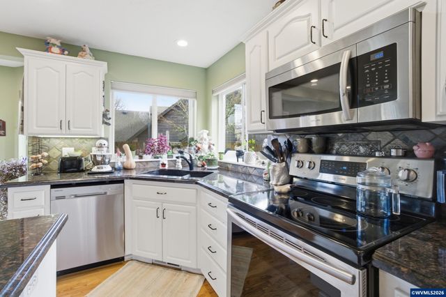 2033 West Park Ct NW, Salem, OR 97304