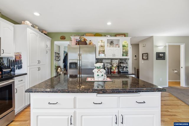 2033 West Park Ct NW, Salem, OR 97304