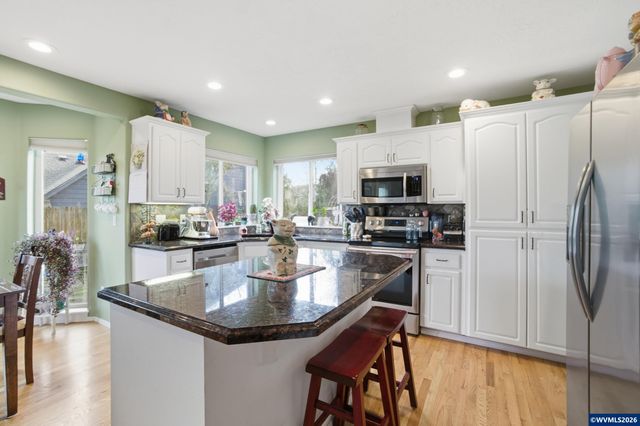 2033 West Park Ct NW, Salem, OR 97304