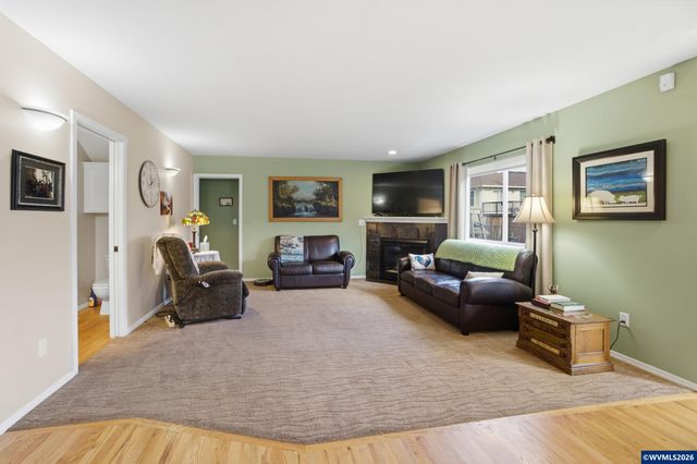 2033 West Park Ct NW, Salem, OR 97304