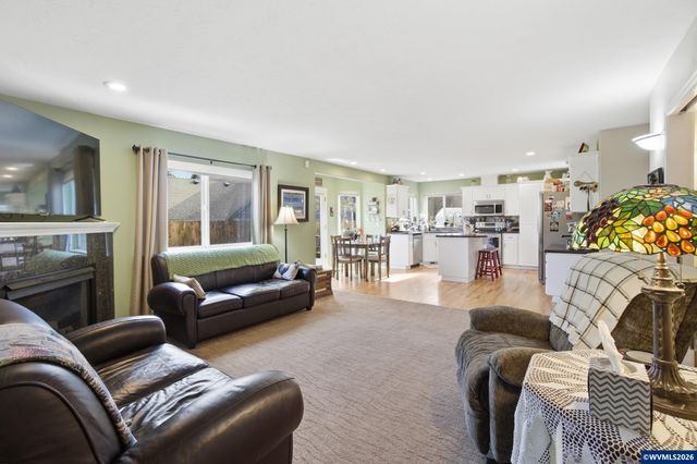 2033 West Park Ct NW, Salem, OR 97304