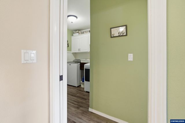 2033 West Park Ct NW, Salem, OR 97304