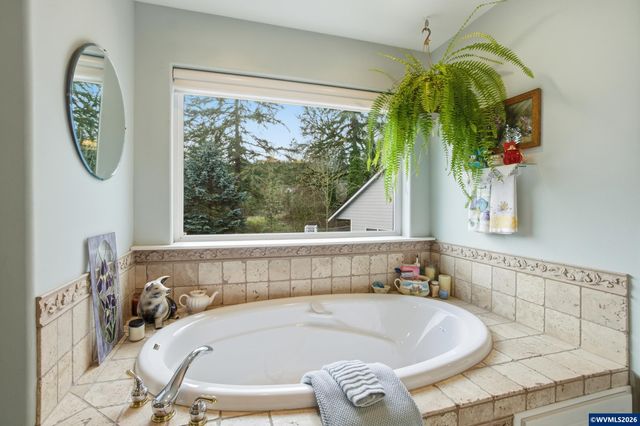 2033 West Park Ct NW, Salem, OR 97304