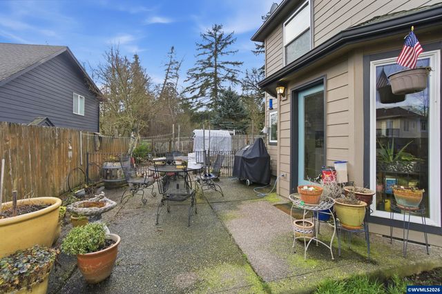 2033 West Park Ct NW, Salem, OR 97304