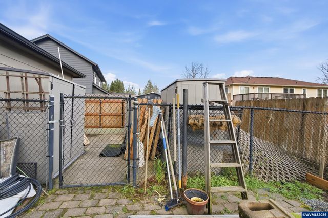 2033 West Park Ct NW, Salem, OR 97304