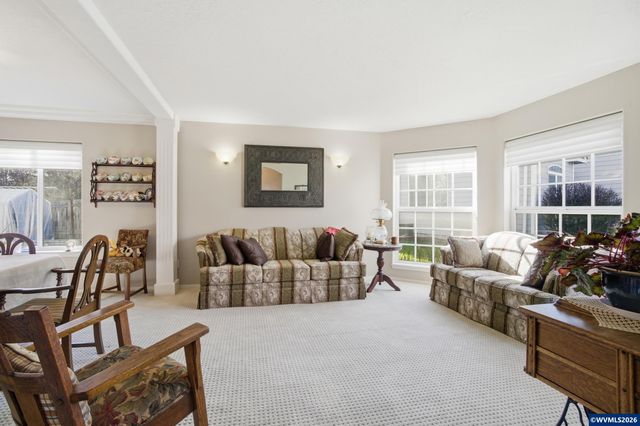 2033 West Park Ct NW, Salem, OR 97304