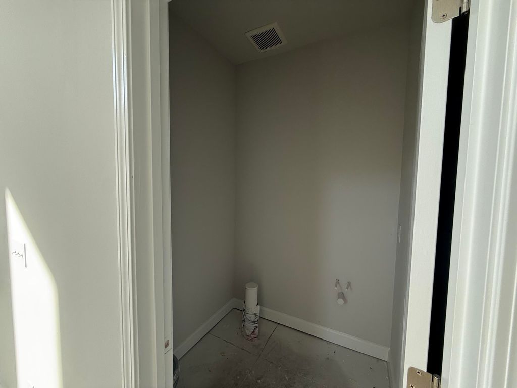 Image 10 of property listing at 5344 Bending Flats Way, Summerville, SC 29485