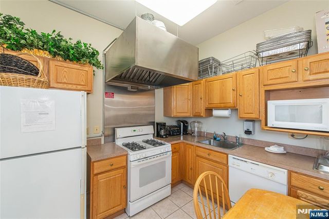 454 Cambridge Drive, Butler Borough, NJ 07405