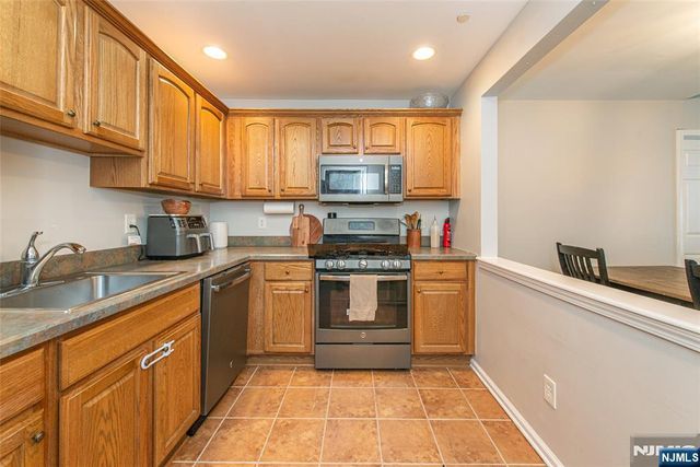 454 Cambridge Drive, Butler Borough, NJ 07405