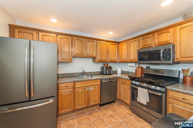 454 Cambridge Drive, Butler Borough, NJ 07405