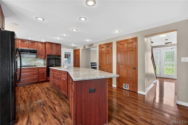 1995 Creekside Drive, Grand Island, NY 14072
