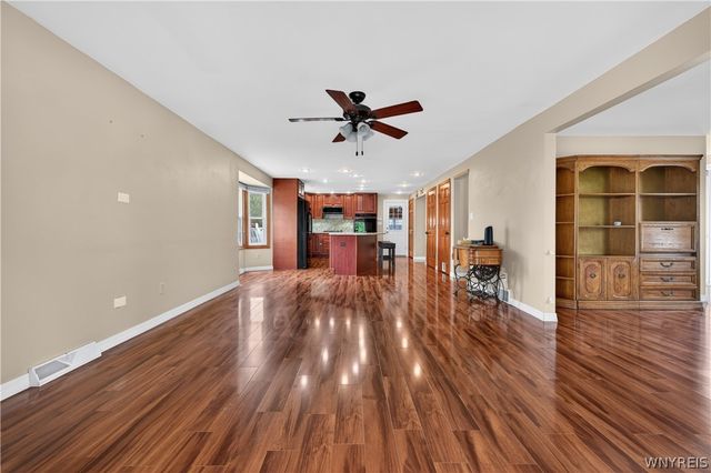 1995 Creekside Drive, Grand Island, NY 14072
