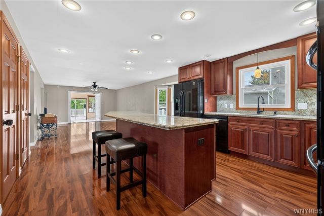 1995 Creekside Drive, Grand Island, NY 14072