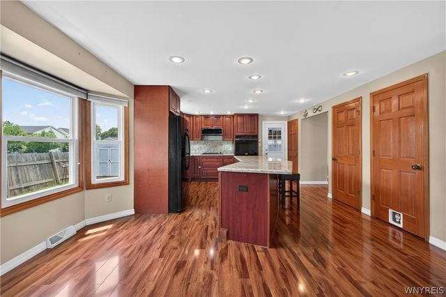 1995 Creekside Drive, Grand Island, NY 14072