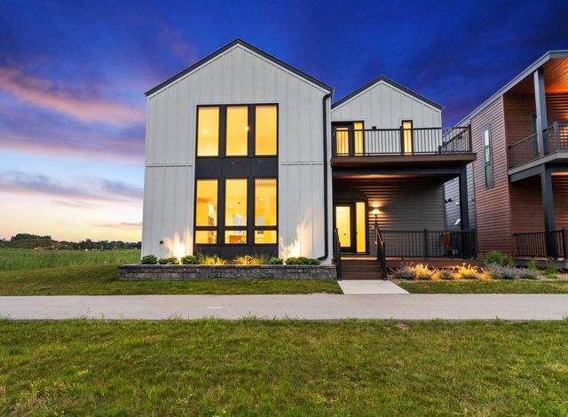 4192 E Lake Vista BOULEVARD, Oak Creek, WI 53154